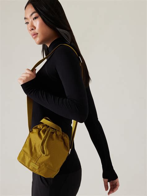 athleta excursion crossbody bucket bag.